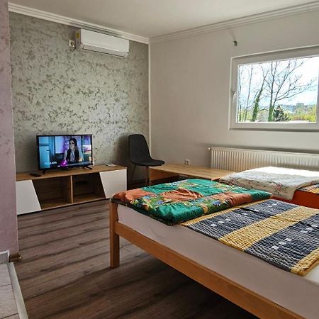 Apartmani Roki 图兹拉 外观 照片
