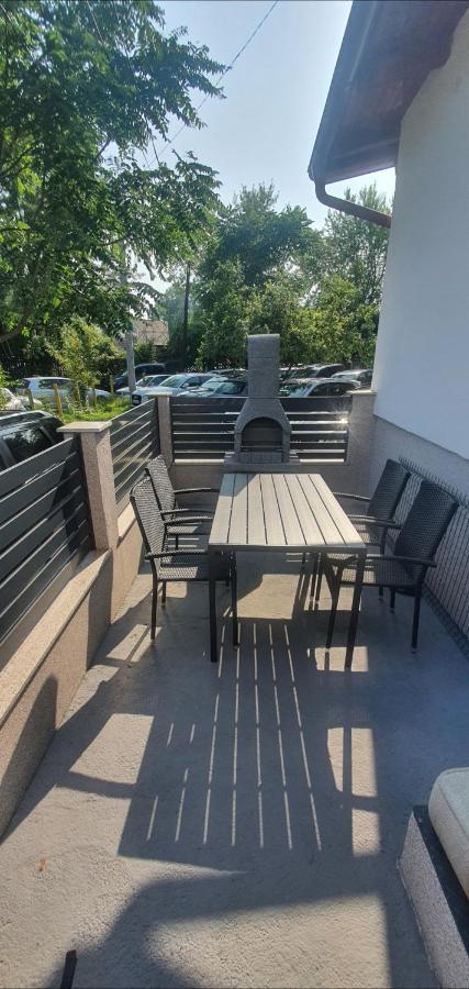 Apartmani Roki 图兹拉 外观 照片