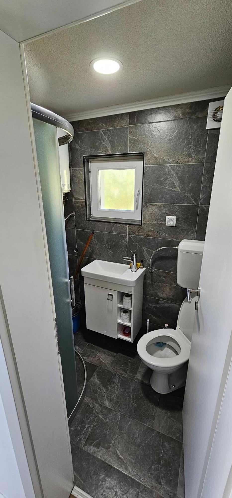Apartmani Roki 图兹拉 外观 照片