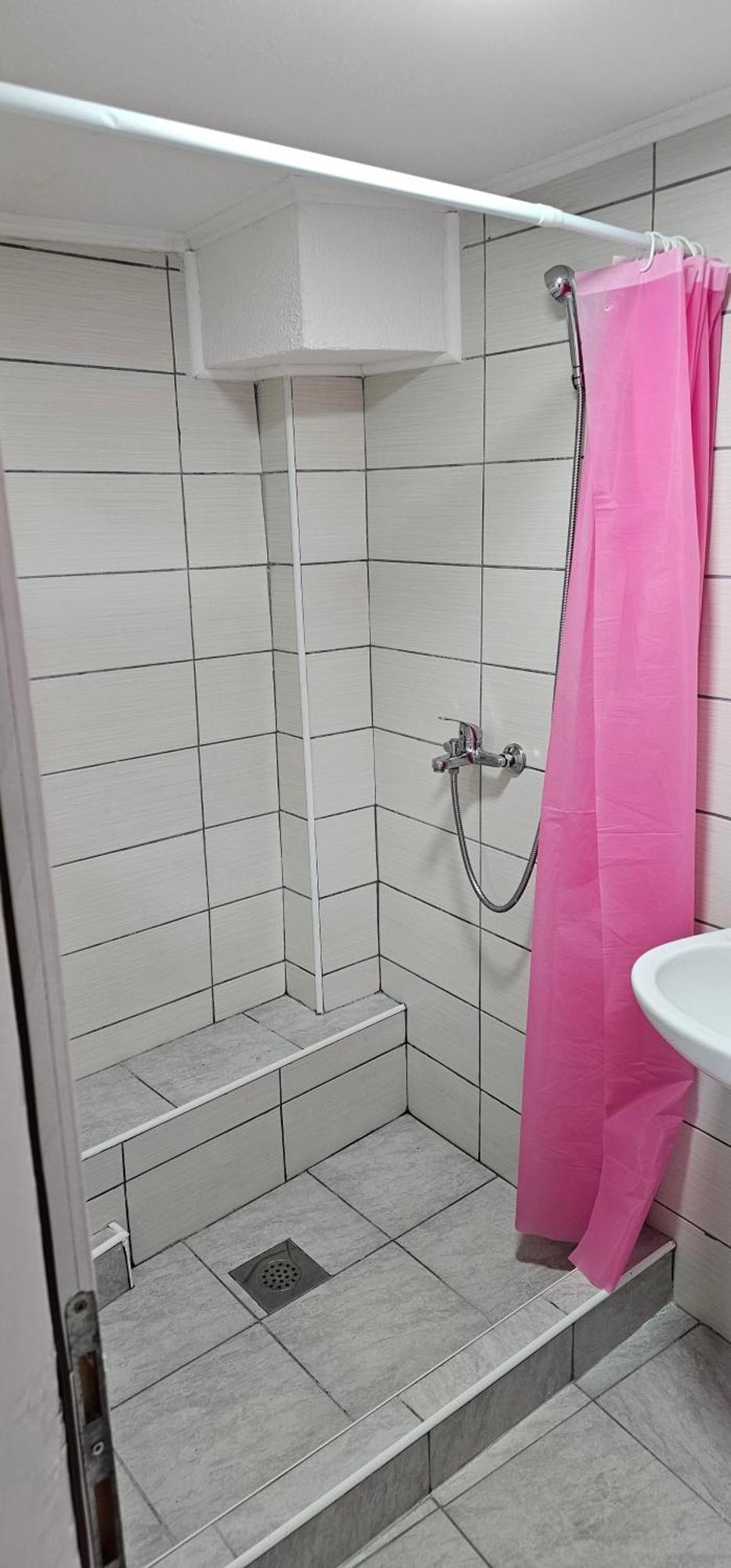 Apartmani Roki 图兹拉 外观 照片