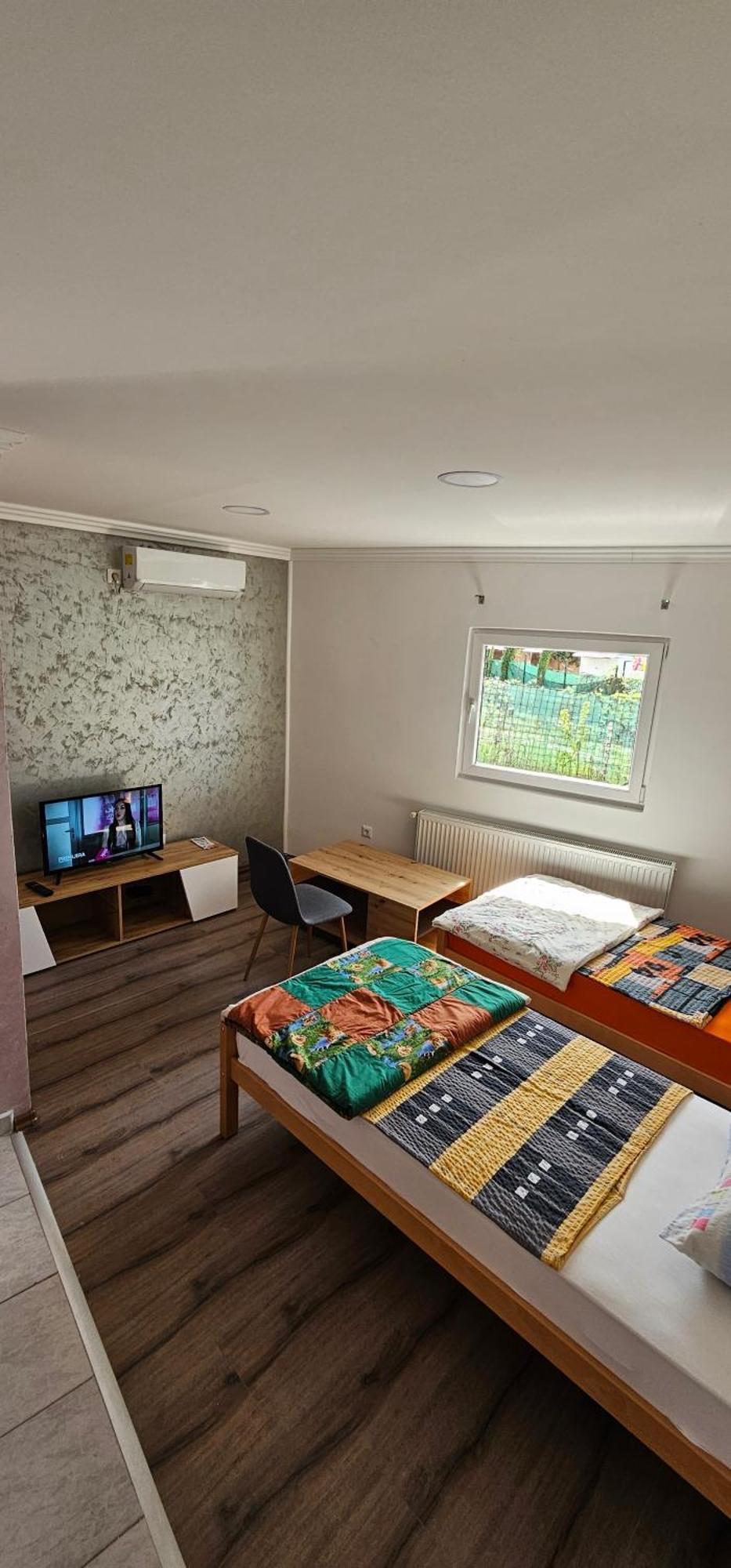 Apartmani Roki 图兹拉 外观 照片